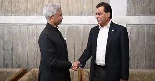 খালেদা জিয়ার জানাজার আগে আইয়াজ সাদিক-জয়শঙ্করের কুশল বিনিময়